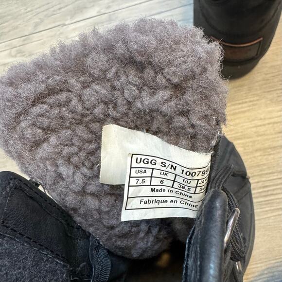 Ugg Duck Boots Women’s Size 7.5 Black Winter Warm Snow Ski Outdoors Hiking - Picture 9 of 10